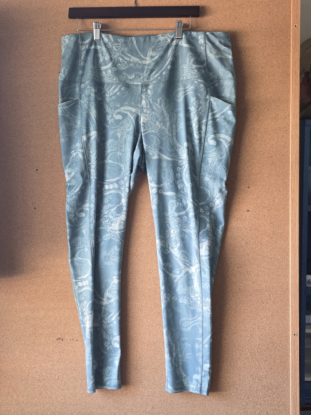Chico’s Zenergy Light Blue Paisley Leggings 3 (US 18) Stretch Activewear